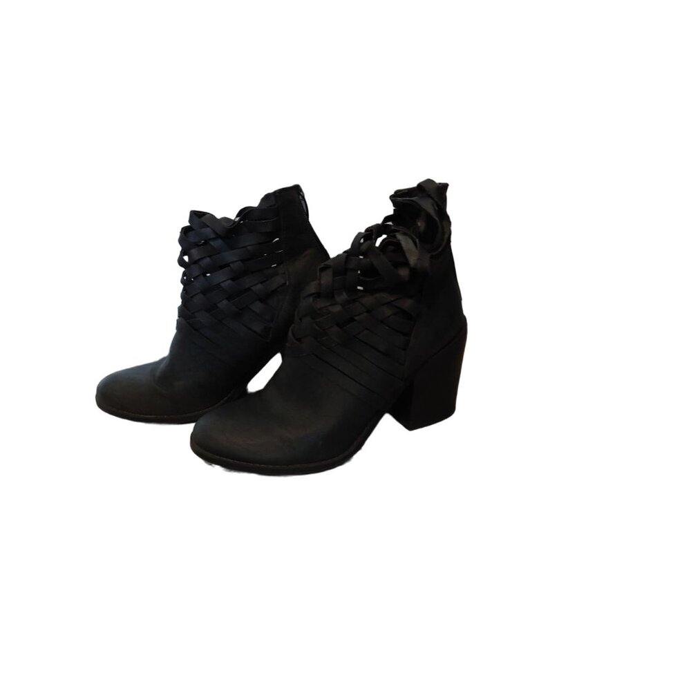 Black Faux Leather Womens Ankle Boots With Braided Design & Chunky Heel